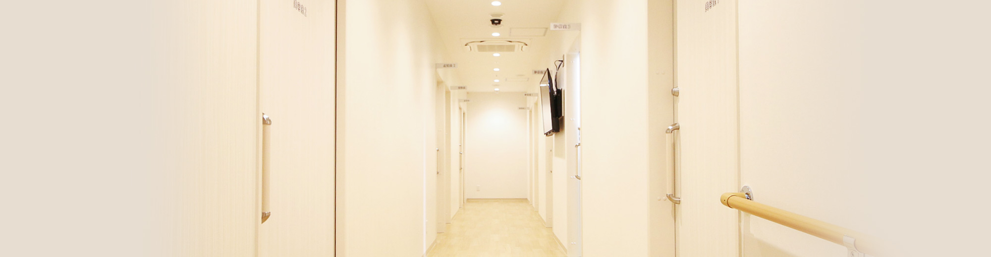 キービジュアル院内通路